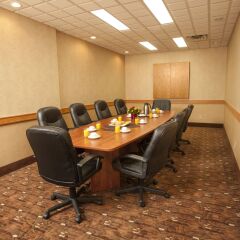 Отель Travelodge by Wyndham Saskatoon фото 2