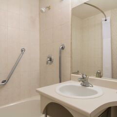 Отель Days Inn Prince George Bednesti ванная