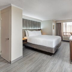 Отель Crowne Plaza Toronto Airport Канада, Торонто - отзывы, цены и фото номеров - забронировать отель Crowne Plaza Toronto Airport онлайн сейф в номере
