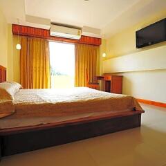 Апартаменты Sathorn Saint View Serviced Apartment Бангкок сейф в номере
