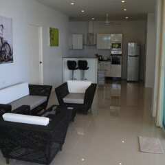 Апартаменты Coconut Bay Penthouse Apartment Ланта комната для гостей фото 4