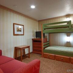 Отель Best Western Plus Raffles Inn & Suites детские мероприятия