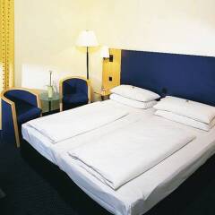 Comfort Hotel Frankfurt Central Station сейф в номере