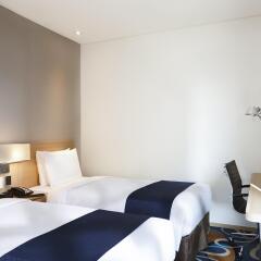 Отель Travelodge Myeongdong Euljiro комната для гостей