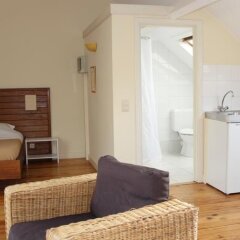 Отель FLATS - Residence D'ici D'ailleurs Бельгия, Брюссель - отзывы, цены и фото номеров - забронировать отель FLATS - Residence D'ici D'ailleurs онлайн комната для гостей фото 4