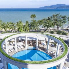Отель Sunrise Nha Trang Beach Hotel & Spa Вьетнам, Нячанг - 5 отзывов об отеле, цены и фото номеров - забронировать отель Sunrise Nha Trang Beach Hotel & Spa онлайн бассейн фото 3
