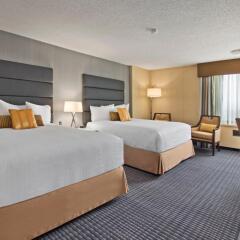 Отель Best Western Premier Calgary Plaza Hotel & Conference Centre Канада, Калгари - отзывы, цены и фото номеров - забронировать отель Best Western Premier Calgary Plaza Hotel & Conference Centre онлайн комната для гостей фото 4