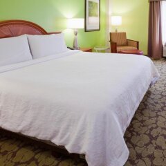Отель Hilton Garden Inn Bloomington Блумингтон комната для гостей фото 3