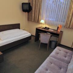 Hotel Astra сейф в номере
