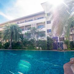 Отель Sea Breeze Jomtien Resort бассейн