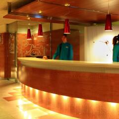 Aqua Hotel Montagut Suites интерьер отеля