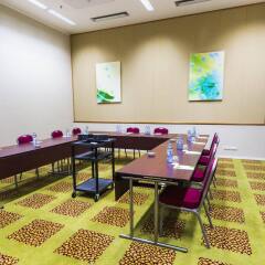 Отель Courtyard by Marriott Prague Airport с домашними животными