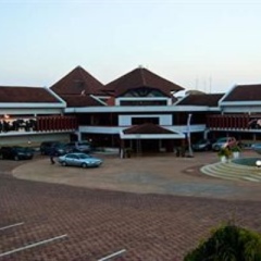 Отель Elmina Beach Resort парковка