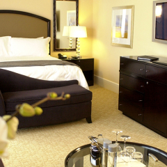 Отель The Beverly Hilton удобства в номере
