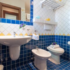 Отель Residence Blu Mediterraneo Римини ванная