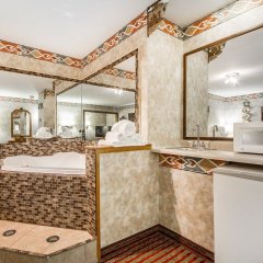 Отель Rodeway Inn & Suites WI Madison - Northeast США, Мэдисон - отзывы, цены и фото номеров - забронировать отель Rodeway Inn & Suites WI Madison - Northeast онлайн ванная