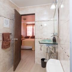 Апартаменты New Kingston Guest Apartments II ванная