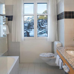 Отель Belvedere Swiss Quality Hotel Швейцария, Гриндельвальд - отзывы, цены и фото номеров - забронировать отель Belvedere Swiss Quality Hotel онлайн ванная фото 3