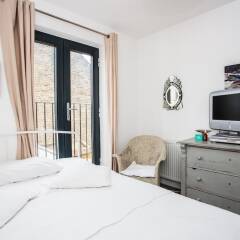Отель Wonderful 4 Bedroom Home In Kensal Rise комната для гостей фото 5