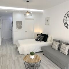 Отель Manantiales Vistasol Loft Торремолинос комната для гостей фото 2