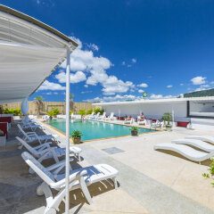 Отель Azure Phuket бассейн