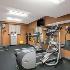 Отель Days Inn Lebanon Fort Indiantown Gap фитнесс-зал