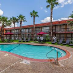 Отель Quality Inn Pasadena Houston бассейн