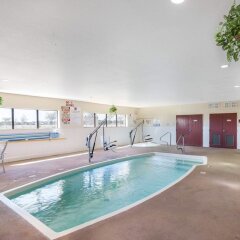 Отель Comfort Suites Plainview бассейн фото 2