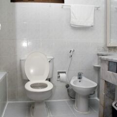 Отель Al Buhairah Hotel Apartments ОАЭ, Шарджа - отзывы, цены и фото номеров - забронировать отель Al Buhairah Hotel Apartments онлайн ванная