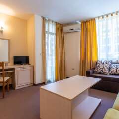 Апартаменты Quiet One Bedroom Apartment with Kitchenette in Avalon Complex комната для гостей фото 3