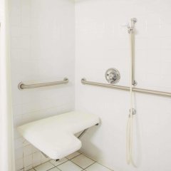 Super 8 by Wyndham Beckley in Beckley, United States of America from 72$, photos, reviews - zenhotels.com bathroom