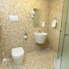 Отель Bed & Breakfast Olsi Молдавия, Кишинёв - 1 отзыв об отеле, цены и фото номеров - забронировать отель Bed & Breakfast Olsi онлайн ванная фото 2