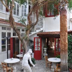 Kiniras Traditional Hotel & Restaurant с домашними животными