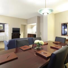 Отель Sheraton Columbus Suites Колумбус комната для гостей фото 2