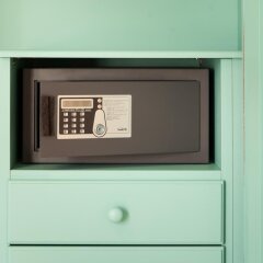 Отель Agriturismo Le Meridiane Боргомаро сейф в номере