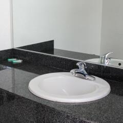 Отель Glendale Motel США, Глендейл - отзывы, цены и фото номеров - забронировать отель Glendale Motel онлайн ванная