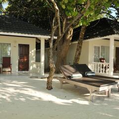 Отель Paradise Island Resort & Spa 4* Улучшенное бунгало с различными типами кроватей фото 5