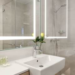 Отель Courtyard by Marriott Vilnius City Center ванная