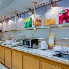 Quality Hotel And Conference Center Блюфилд питание фото 2