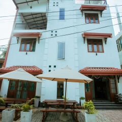 Отель Panda House Villa Галле