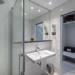 Отель Hostal Castilla II Puerta del Sol сейф в номере