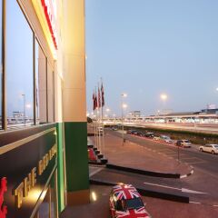Отель Metropolitan Hotel Dubai ОАЭ, Дубай - отзывы, цены и фото номеров - забронировать отель Metropolitan Hotel Dubai онлайн пляж