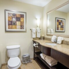 Отель Comfort Suites Cicero ванная