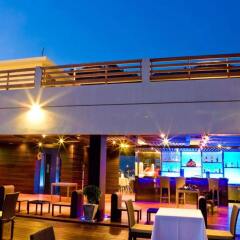 Отель Casa Del M Resort гостиничный бар