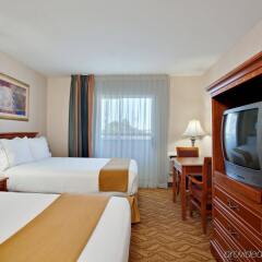 Holiday Inn Express Hotel And Suites Pasadena Colorado Blvd - 