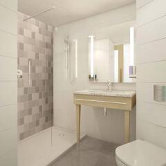 Отель Hampton by Hilton Antwerp Central Station Бельгия, Антверпен - отзывы, цены и фото номеров - забронировать отель Hampton by Hilton Antwerp Central Station онлайн ванная