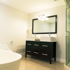 Отель The Marina Village 2 & 3 Bedroom Condo's Ямайка, Монастырь - отзывы, цены и фото номеров - забронировать отель The Marina Village 2 & 3 Bedroom Condo's онлайн ванная