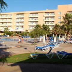 Hotel Garbi Cala Millor пляж