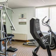 Отель Clarion Inn and Summit Center фитнесс-зал фото 4