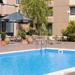 Отель Mercure Airport Hotel Berlin Tegel Германия, Берлин - 4 отзыва об отеле, цены и фото номеров - забронировать отель Mercure Airport Hotel Berlin Tegel онлайн бассейн
